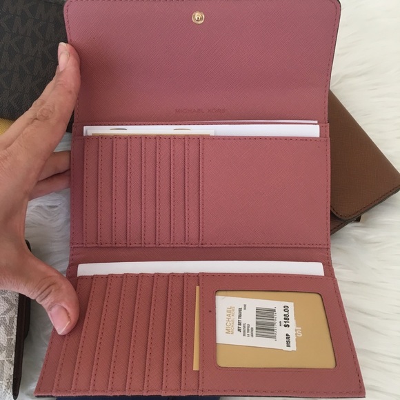 New mk jet set travel Large trifold wallet - Picture 7 of 7